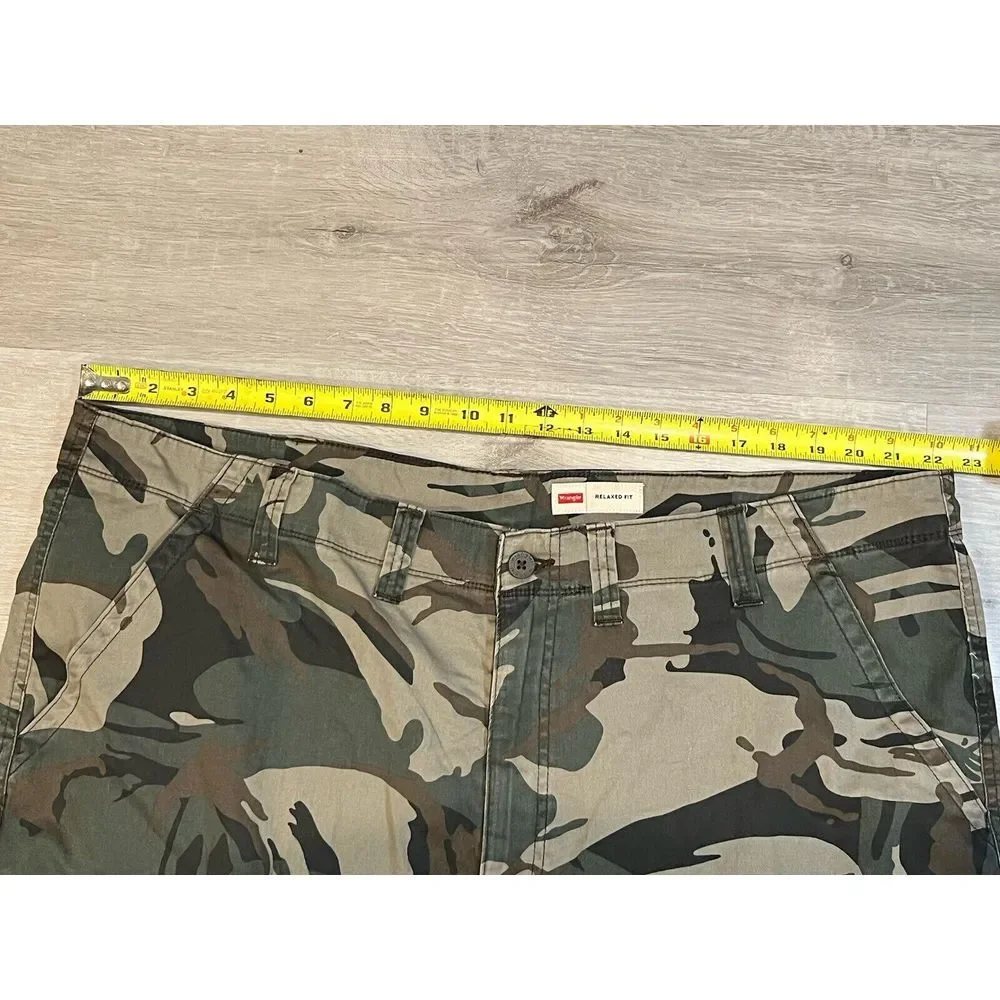 Wrangler‎ Shorts Men's 46 Green Camo Cargo Relaxed Fit Outdoor Hiking